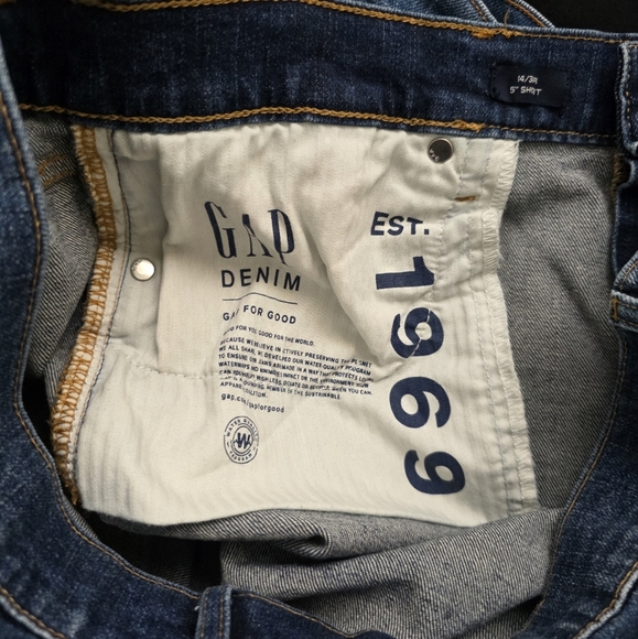 ⭐️40% Off⭐️ Gap Rolled Up 5 Inch Denim Shorts - Picture 10 of 12